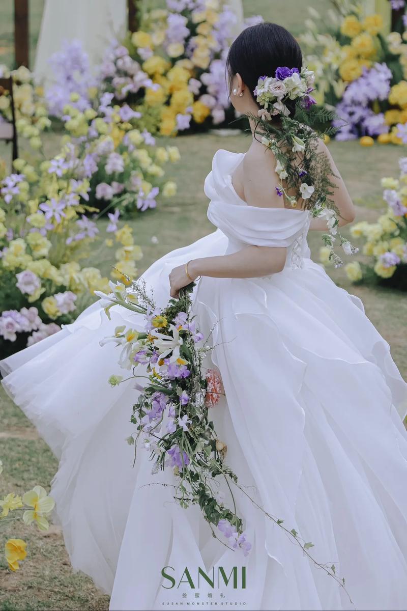 花朵婚纱的甜蜜陷阱:花再多钱也可能被坑,这篇你非看不可-婚庆网