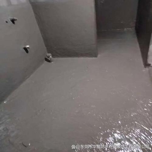 毛坯厨房开槽破坏原防水现场图