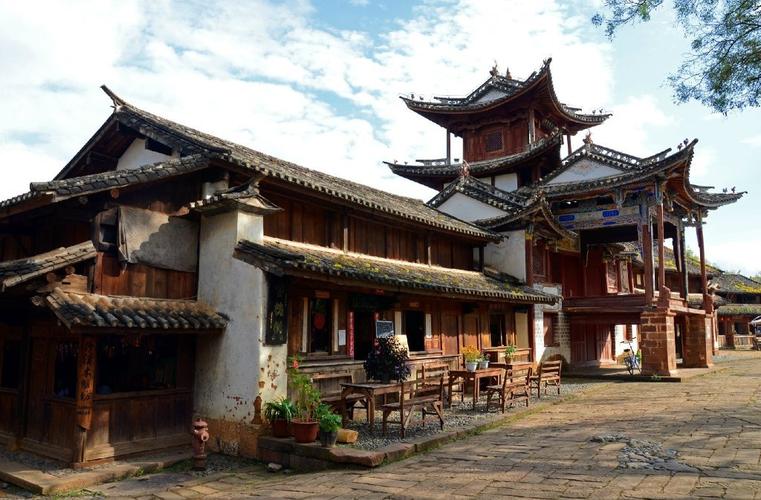 茶马古道云南沙溪古镇驿站改造民宿夜间