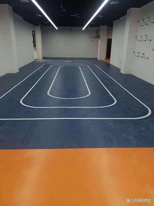 建材市场运动地胶样块防滑测试现场