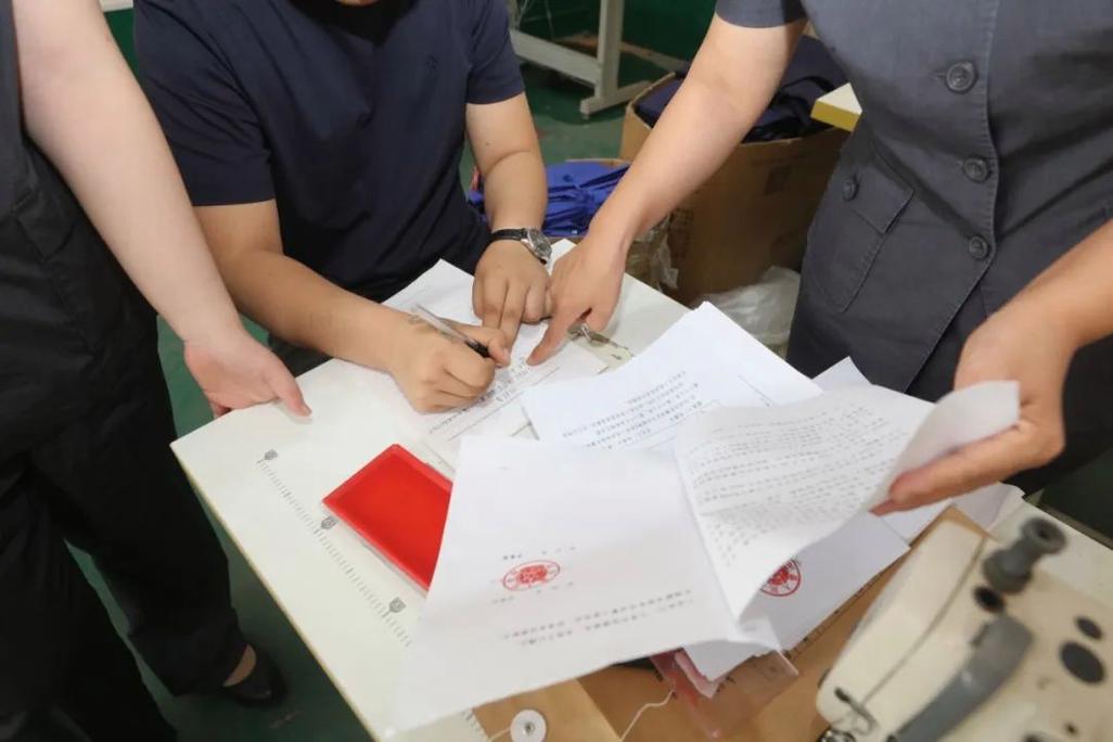 继承律所文件交接混乱现场图