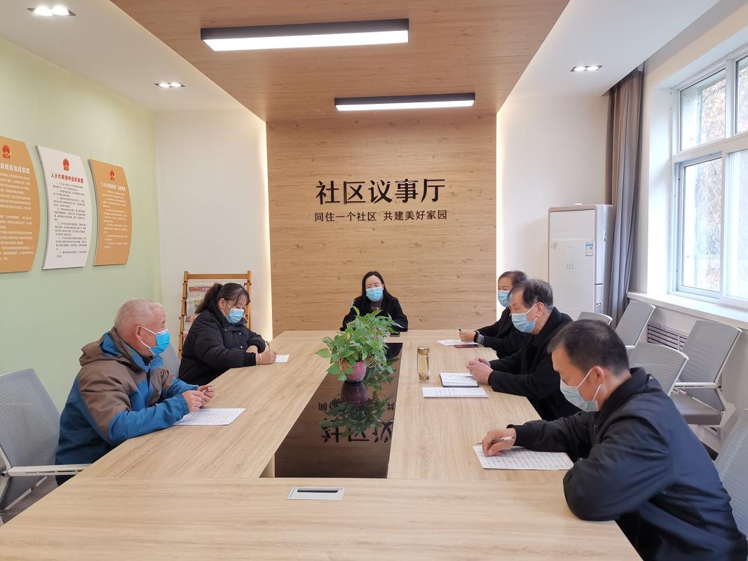 拆迁补偿谈判会议室内场景