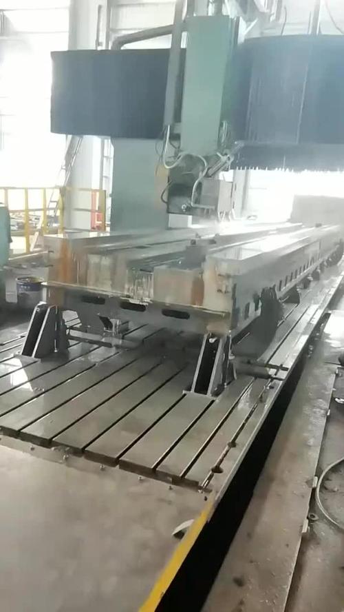 龙门加工中心工作台导轨刮研现场细节图