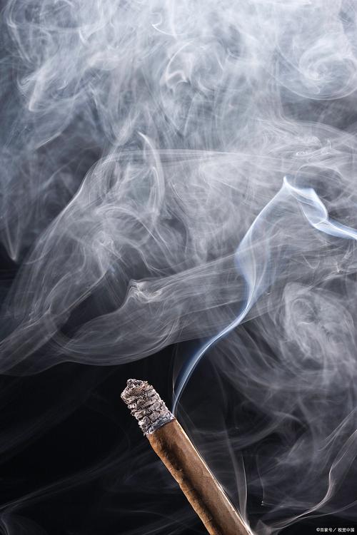 袖口沾着的烟味带不走