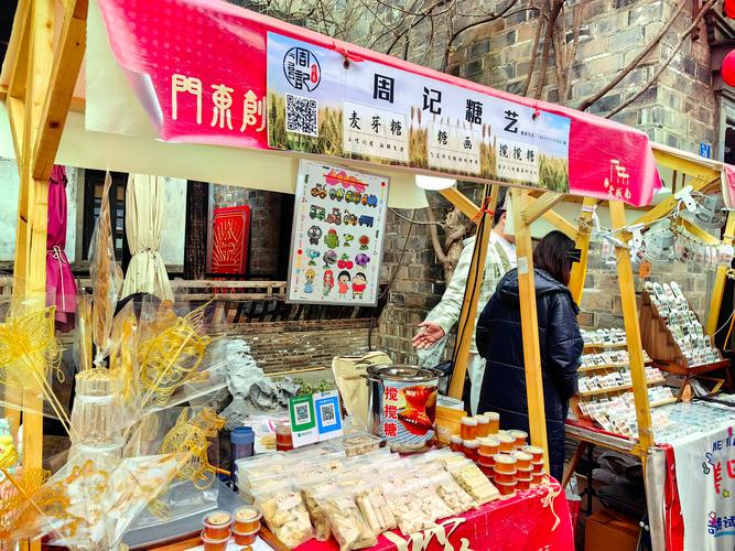 南京老门东居民小区楼下收旧货摊位