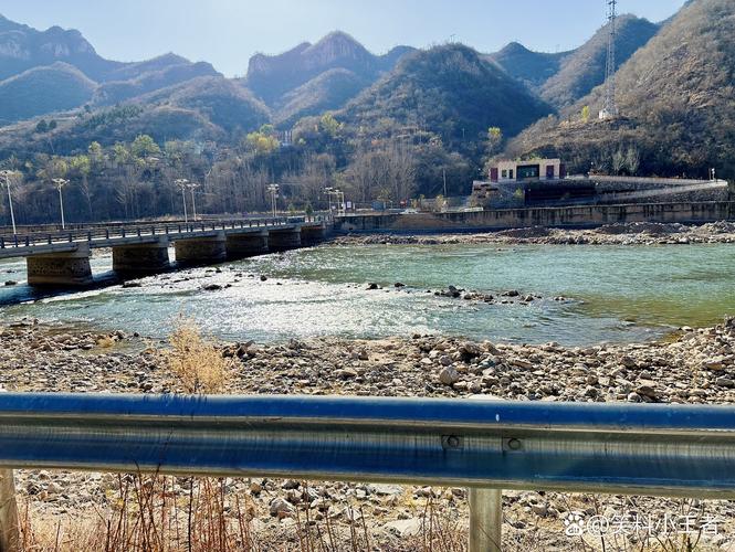 湖北南漳漳河大峡谷林荫徒步步道