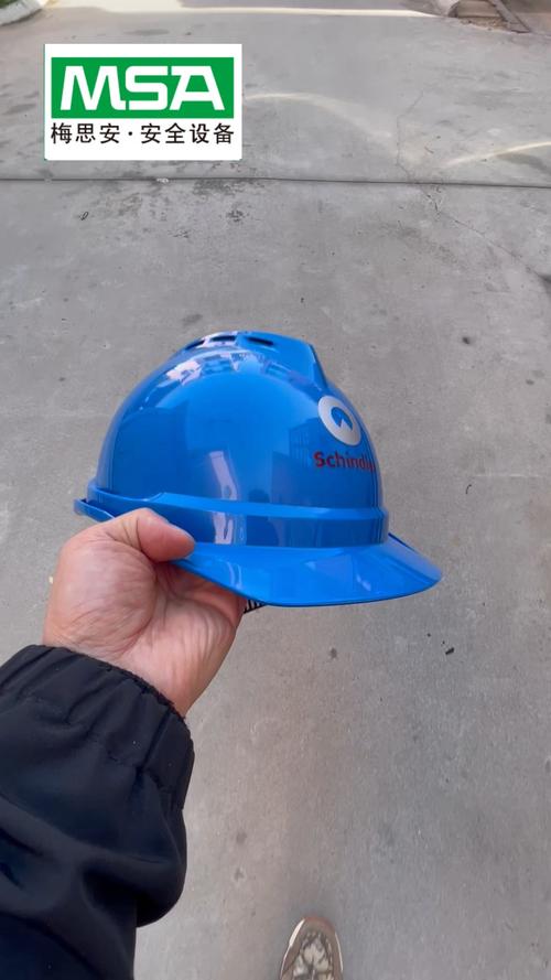 安全帽上的凹痕，是最好的教科书