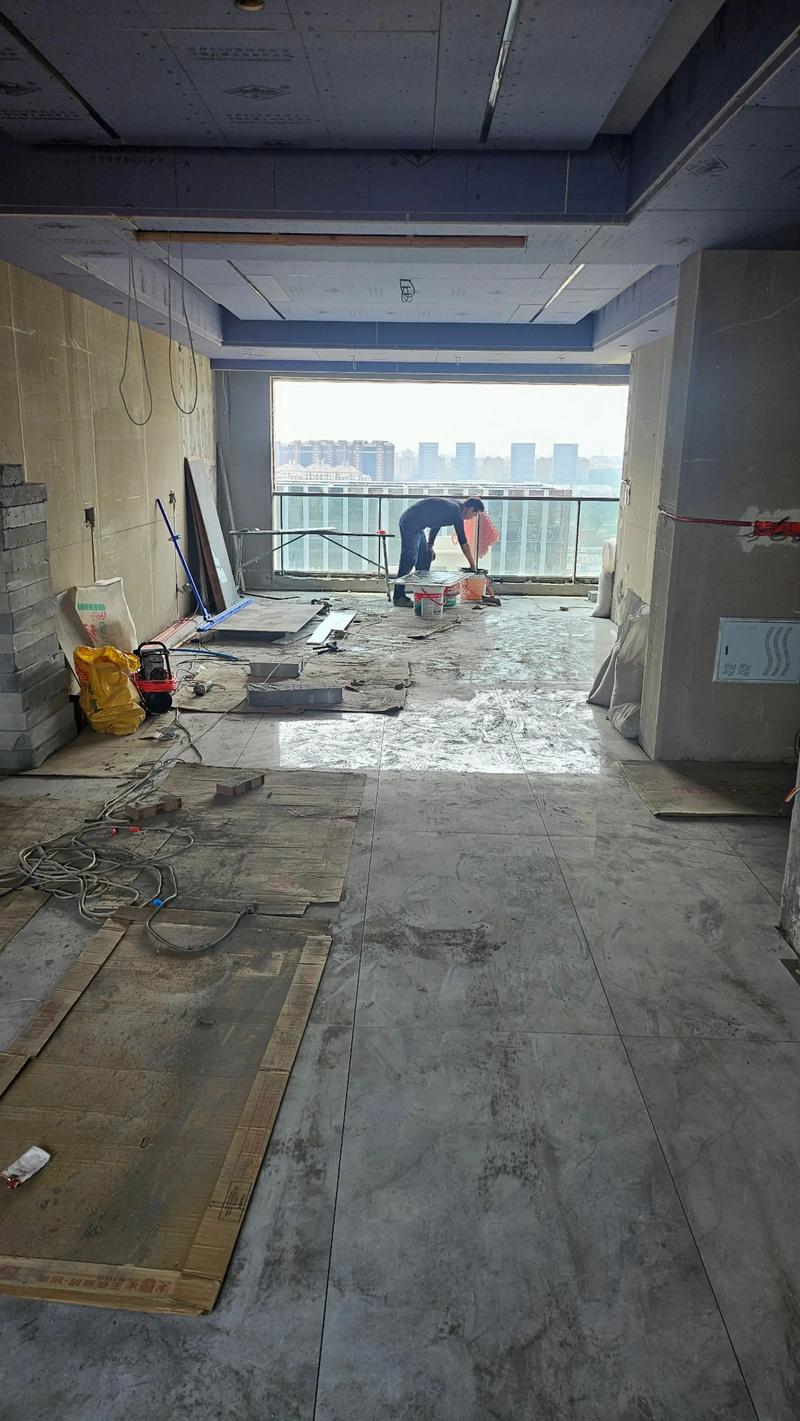 装修工地地砖铺贴施工顺序现场