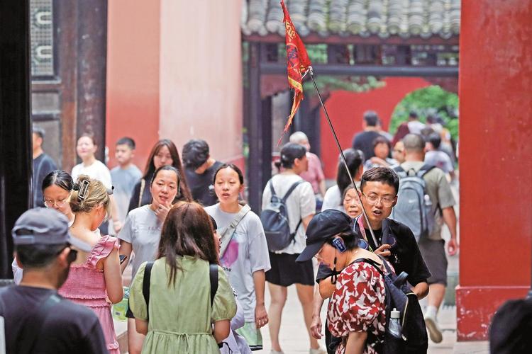 导游带团讲解实际工作画面
