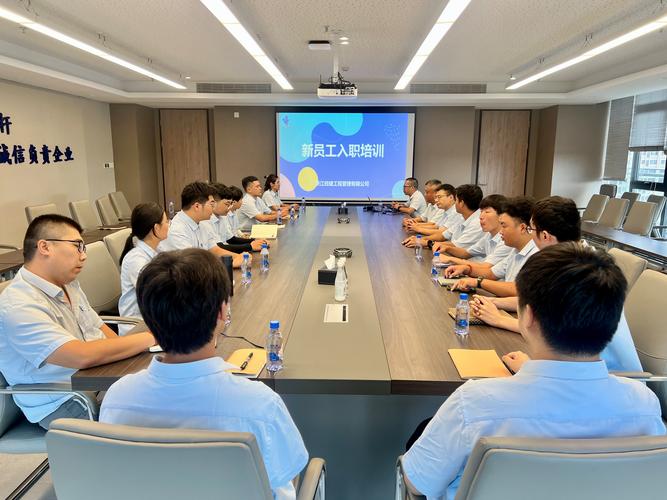 制造工厂新人工程师入职培训合影