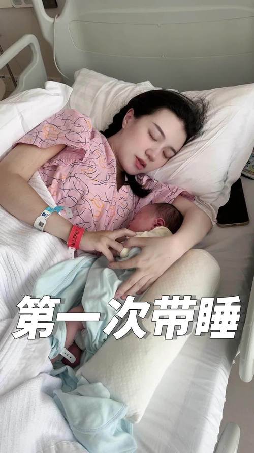 新手妈妈哄宝宝午睡哄到崩溃实拍图