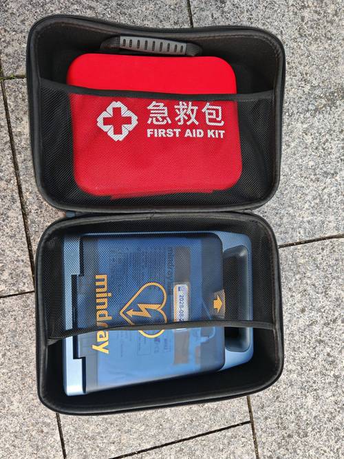 出行急救包内物品摆放实拍图