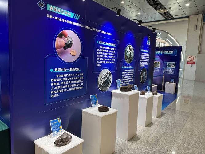 科技馆无人观看的专业知识展板实拍