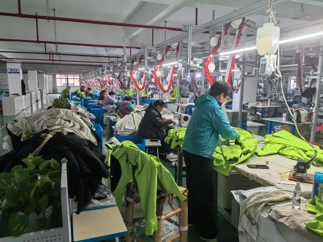 中国户外服装品牌核心功能材料生产线