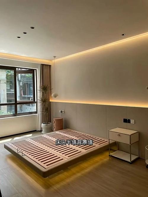 床头壁灯眩光造成的墙皮光斑实景