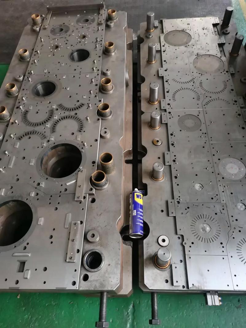 新能源汽车电机壳压力铸造量产模具实物图