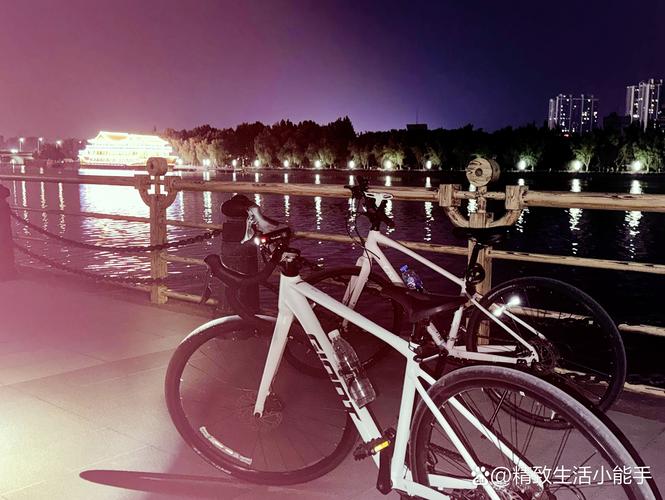 北京通州北运河夜间骑行绿道夜景
