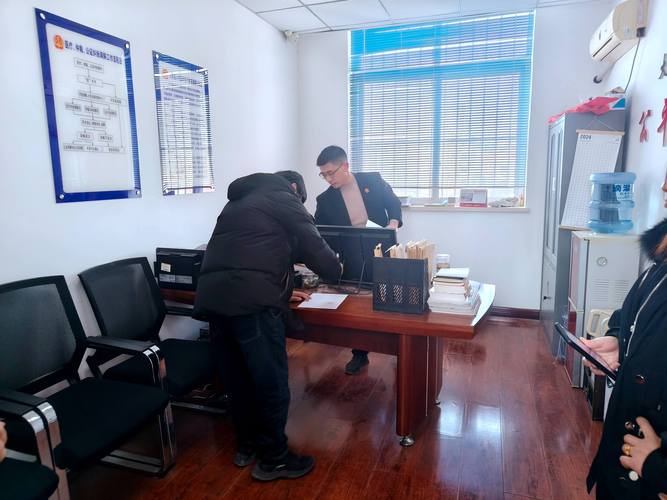 债务追偿律所办公室讨论案件