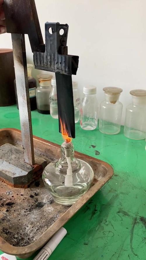 防火密封胶燃烧对比实验图