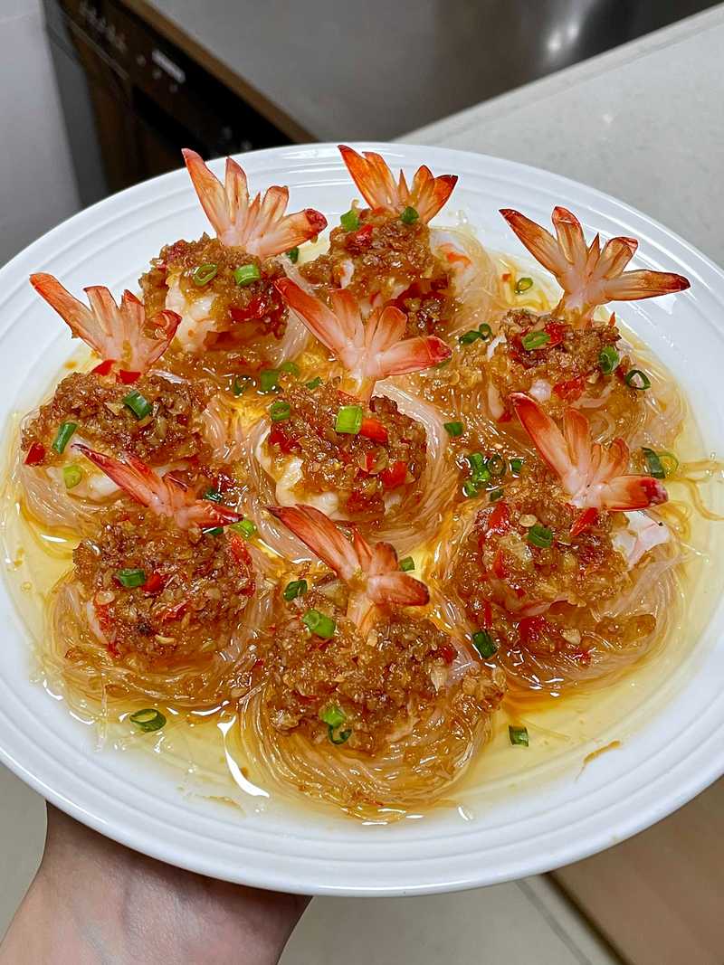 家常蒸锅蒜蓉粉丝虾成品图