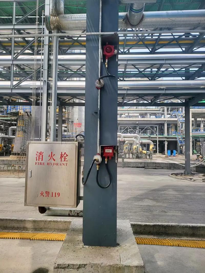 化工车间防爆感烟探测器安装现场