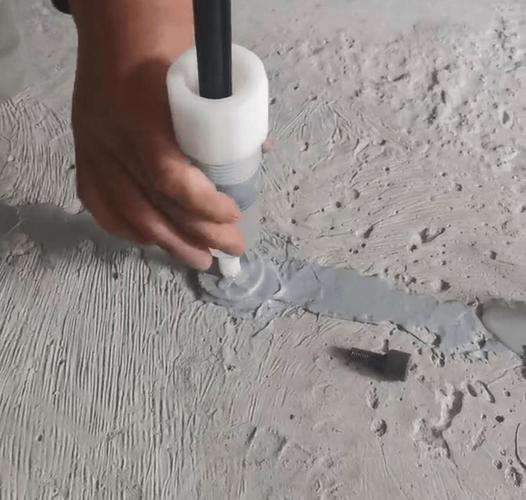 商品房主体结构裂缝灌浆处理施工现场图