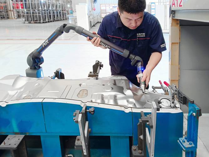 工程师上门调试汽车零部件工装夹具现场