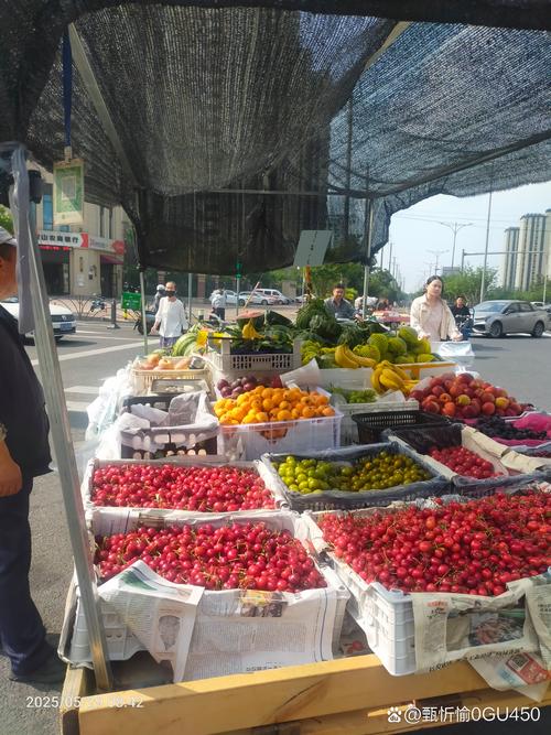 社区街边合伙经营水果店场景