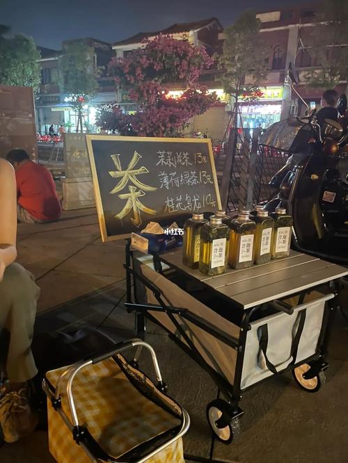 街头茶摊咨询法律问题的普通人
