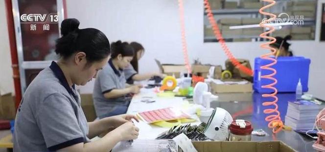 工厂柔性生产线定制小批量冰箱贴生产现场