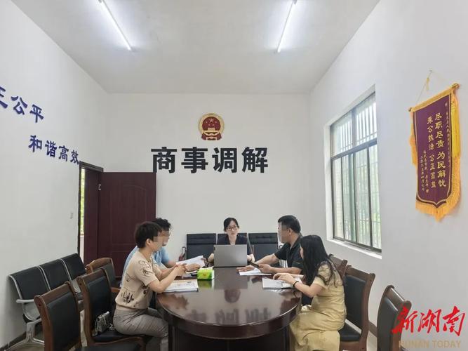 婚姻纠纷律所咨询室双方对峙场景照片