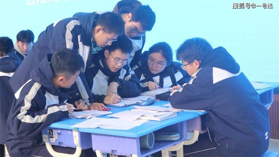 国内高中创新思维小组课题讨论现场