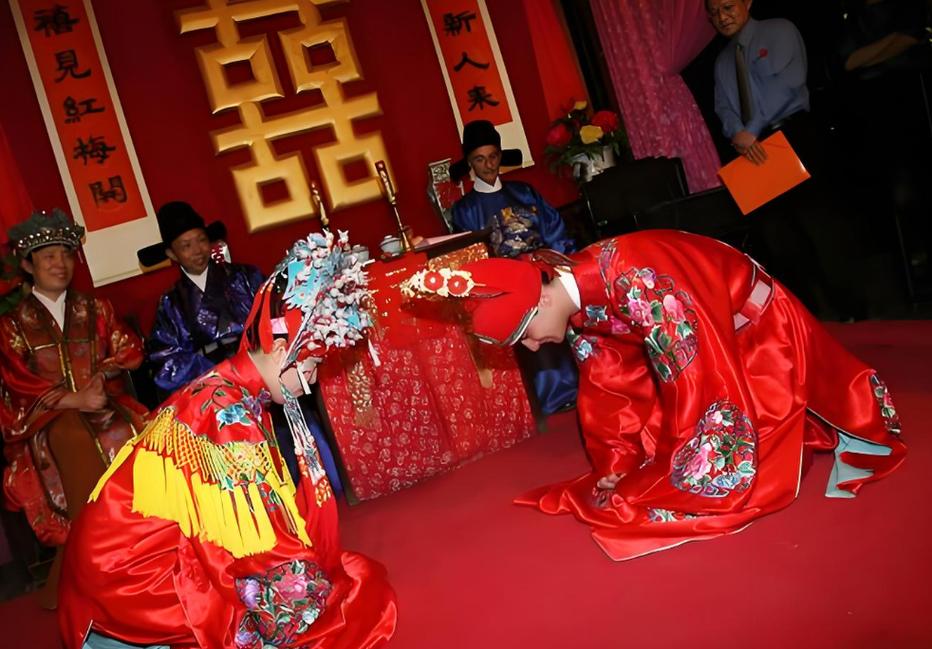 传统中式婚礼拜堂仪式特写