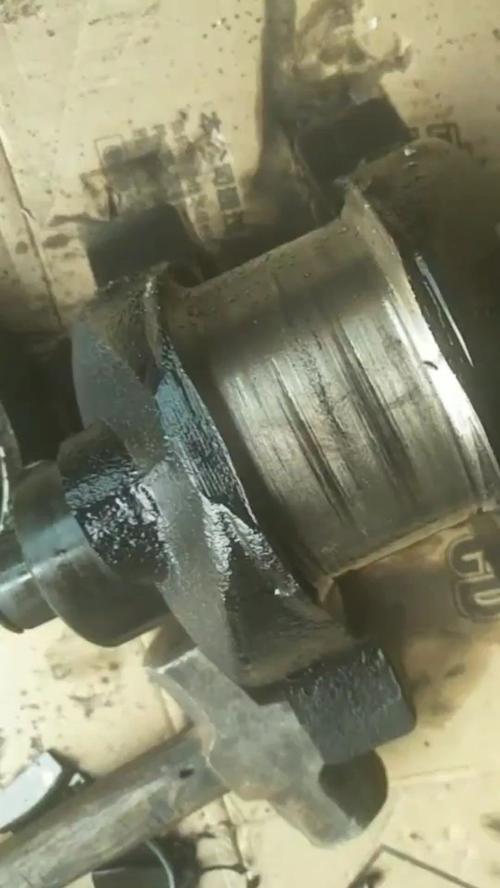 汽轮机抱轴故障拆解后的磨损轴瓦实拍