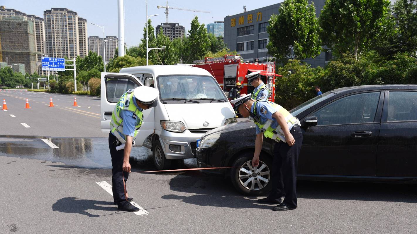 交警处理交通事故现场定责图