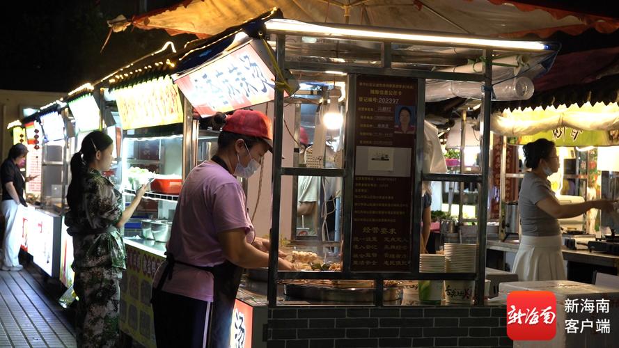 夜市摊主处理食材