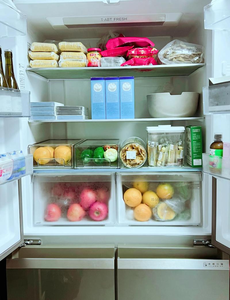 冰箱内部食材分区就近收纳实拍