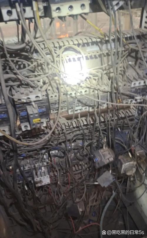 工业锂电老化线车间故障现场