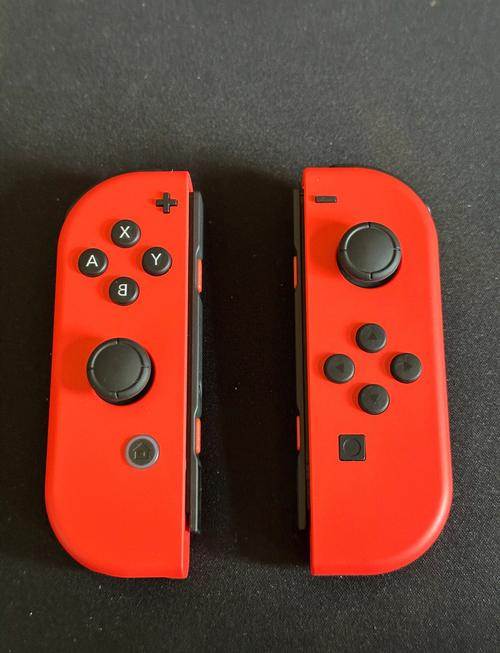 马力欧红色限定版Switch与普通版对比图