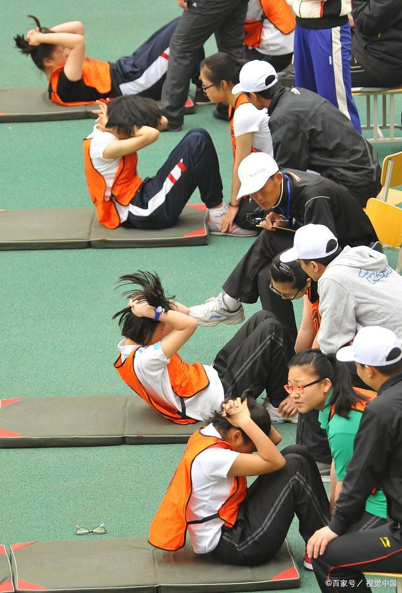 中学生体质健康测试室内仰卧起坐考核