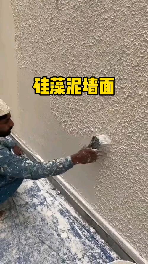 工人施工硅藻泥纹理动作特写