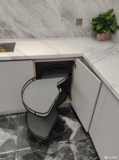 转角拉篮橱柜内部安装实景图