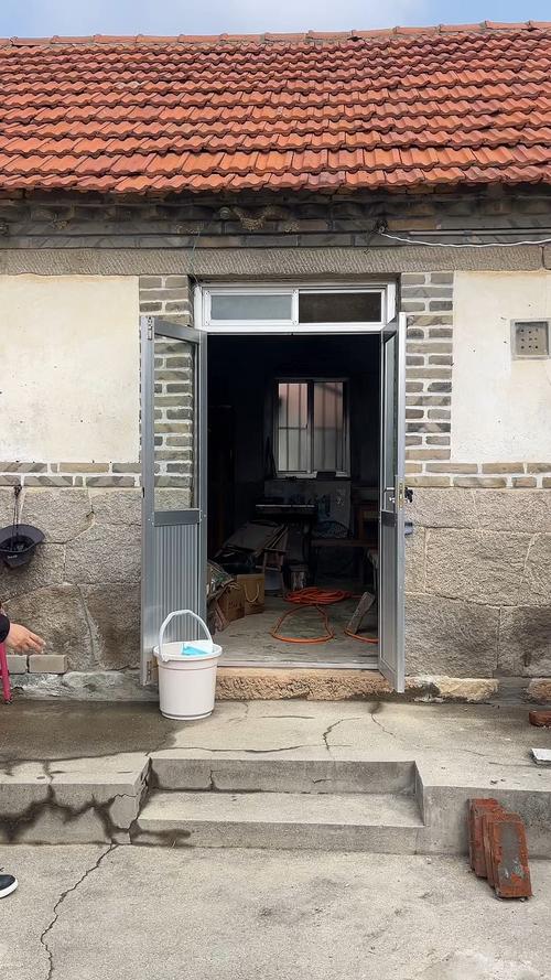 老小区微改造被拆除的私人小院现场图