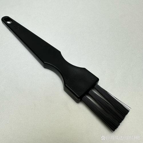 工业机器人手腕防静电刷子积尘故障特写