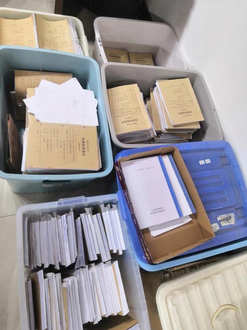 律师阅卷室卷宗堆放特写照片