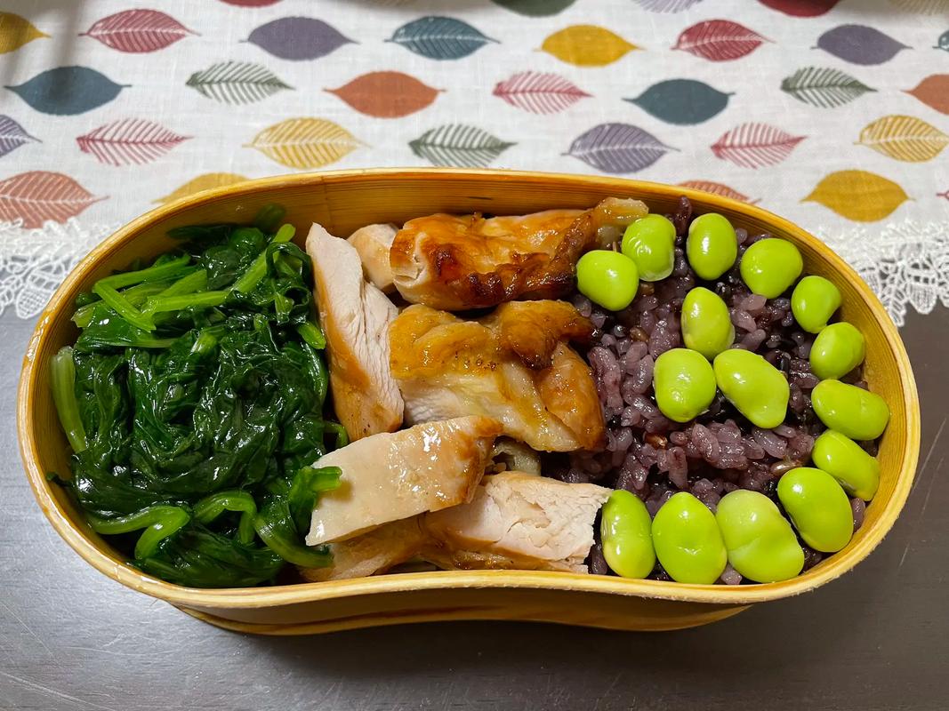 鸡胸肉杂粮饭减脂便当盒实物图