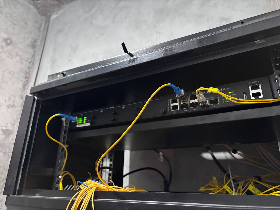 边缘计算网关安装现场图