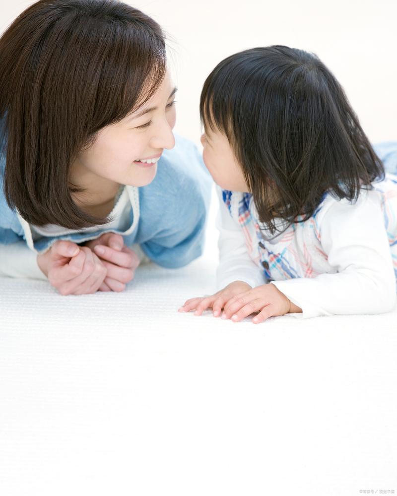 妈妈和三岁宝宝正确认识身体互动图