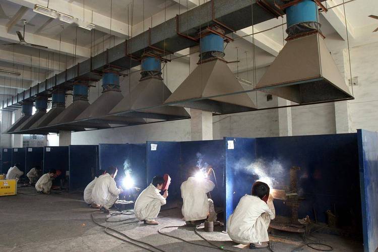 旋风除尘器生产车间焊接加工现场实拍