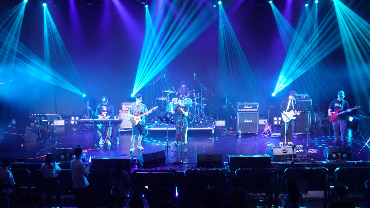 现代电子号角live house演出现场